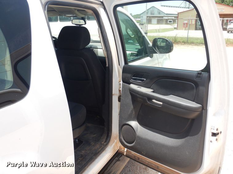 image for item DN0407 2011 Chevrolet Suburban  SUV