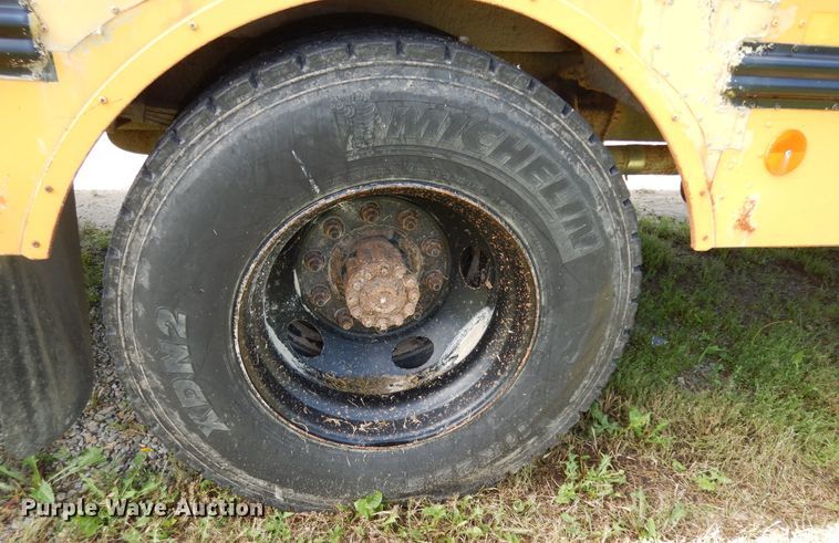 image for item DN1614 2004 Thomas  school bus