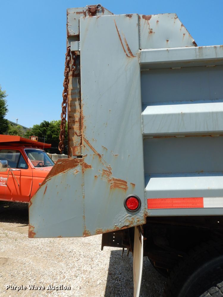 image for item DN1615 2007 GMC C7500  dump truck