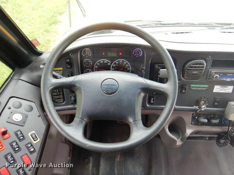 image for item DP4227 2009 Freightliner C2 Thomas Built  school bus