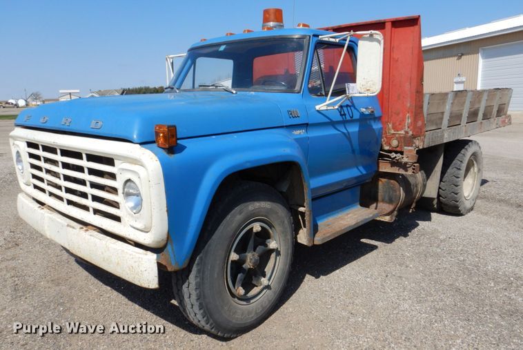 image for item DS8007 1976 Ford F600  dump flatbed truck