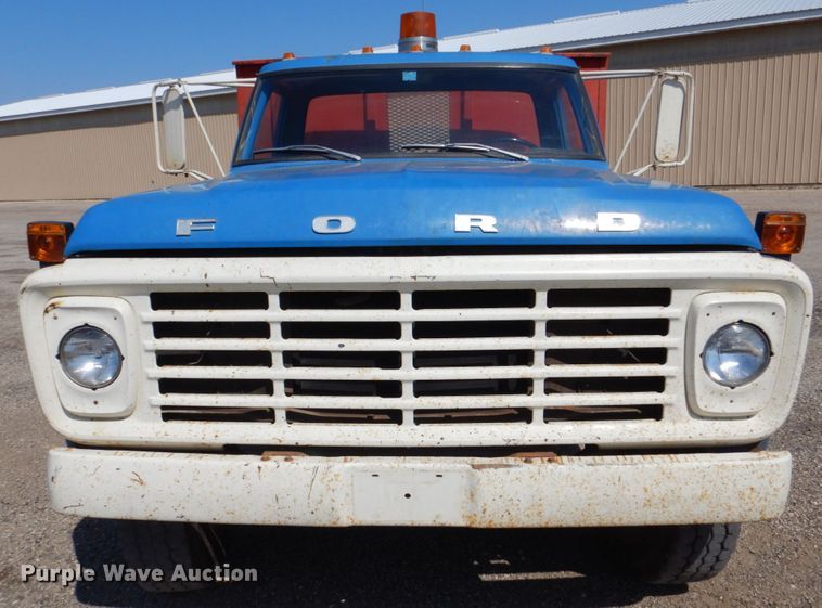 image for item DS8007 1976 Ford F600  dump flatbed truck