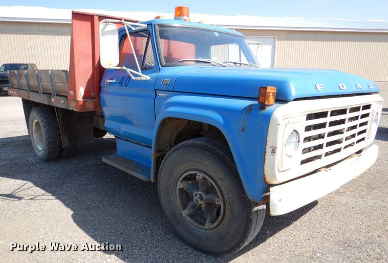 image for item DS8007 1976 Ford F600  dump flatbed truck