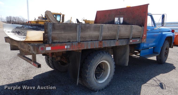 image for item DS8007 1976 Ford F600  dump flatbed truck