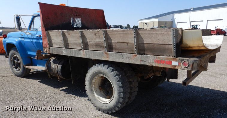 image for item DS8007 1976 Ford F600  dump flatbed truck