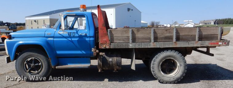 image for item DS8007 1976 Ford F600  dump flatbed truck