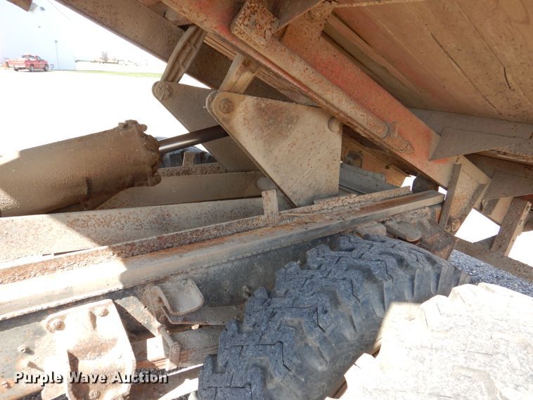 image for item DS8007 1976 Ford F600  dump flatbed truck