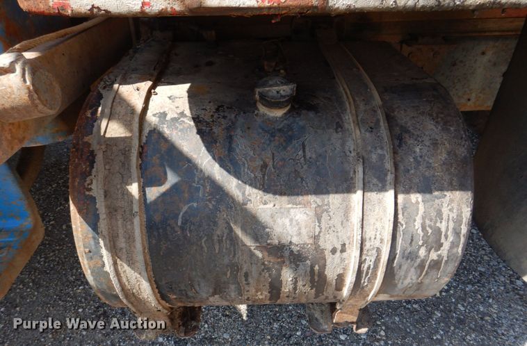 image for item DS8007 1976 Ford F600  dump flatbed truck