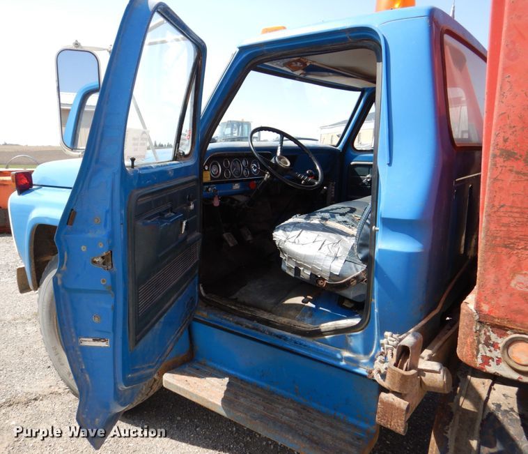 image for item DS8007 1976 Ford F600  dump flatbed truck