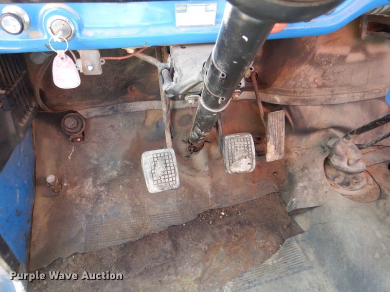 image for item DS8007 1976 Ford F600  dump flatbed truck