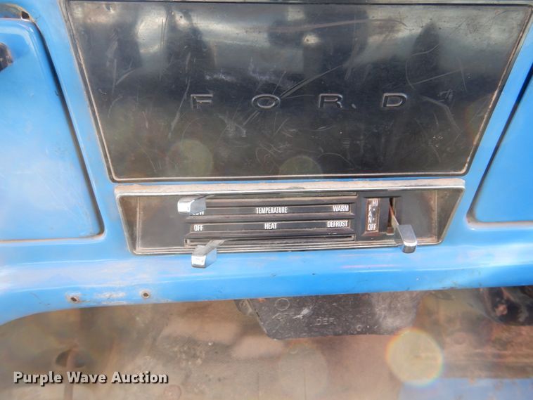 image for item DS8007 1976 Ford F600  dump flatbed truck