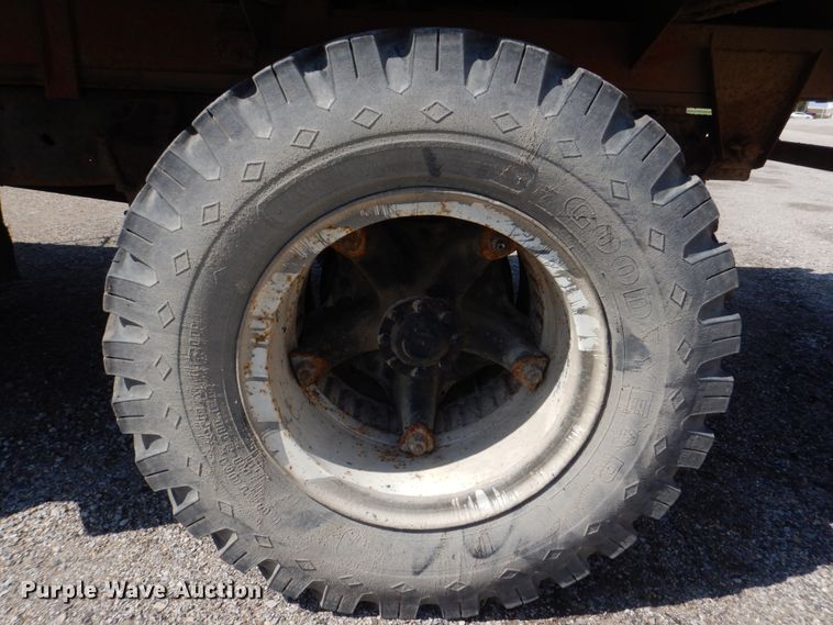 image for item DS8007 1976 Ford F600  dump flatbed truck