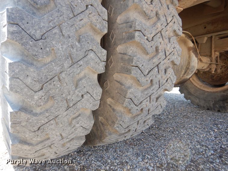 image for item DS8007 1976 Ford F600  dump flatbed truck