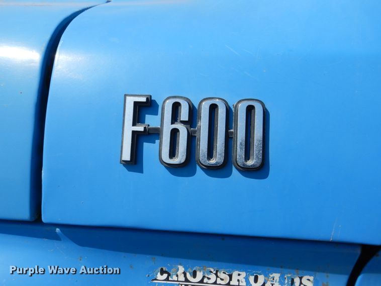 image for item DS8007 1976 Ford F600  dump flatbed truck