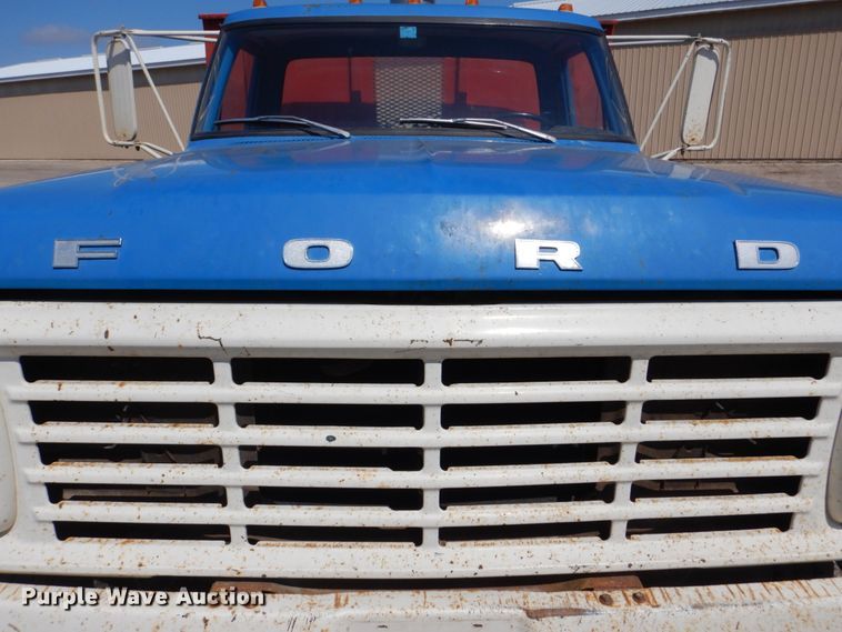 image for item DS8007 1976 Ford F600  dump flatbed truck