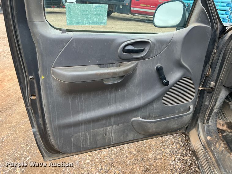 image for item DS8267 2003 Ford F150  pickup truck