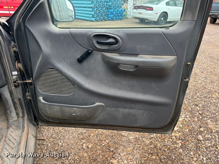 image for item DS8267 2003 Ford F150  pickup truck