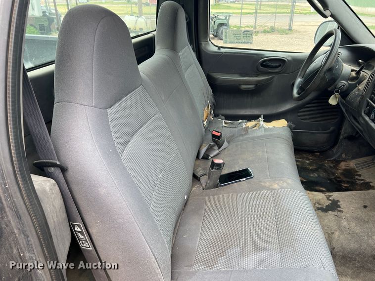 image for item DS8267 2003 Ford F150  pickup truck