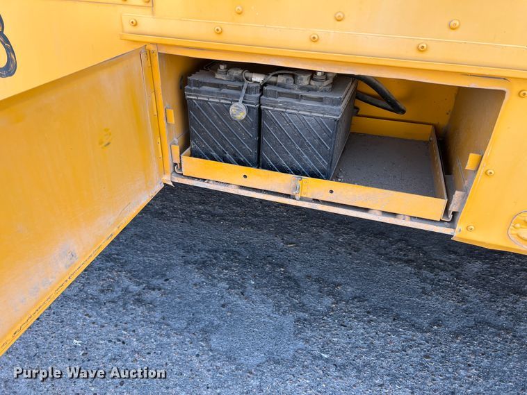 image for item IG9434 1998 Ford B800  school bus