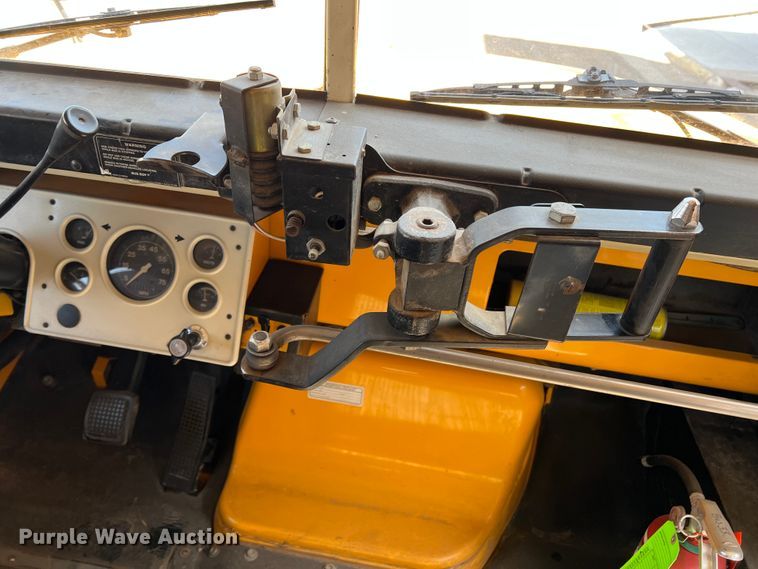 image for item IG9434 1998 Ford B800  school bus