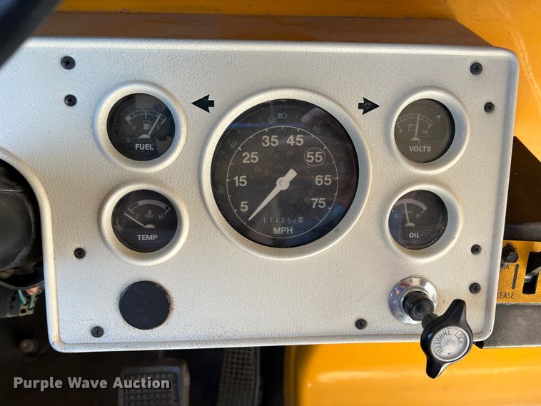 image for item IG9434 1998 Ford B800  school bus