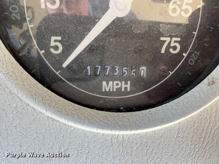 image for item IG9434 1998 Ford B800  school bus