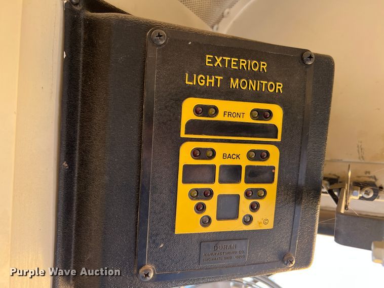 image for item IG9434 1998 Ford B800  school bus