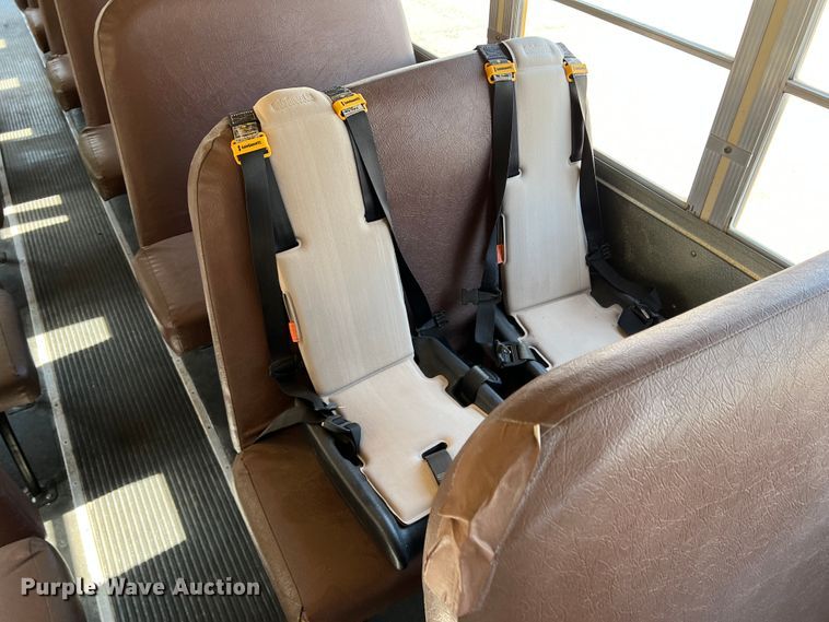 image for item IG9434 1998 Ford B800  school bus