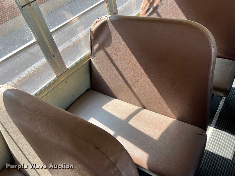 image for item IG9434 1998 Ford B800  school bus