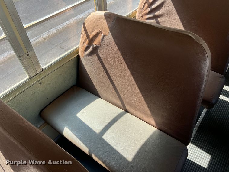 image for item IG9434 1998 Ford B800  school bus