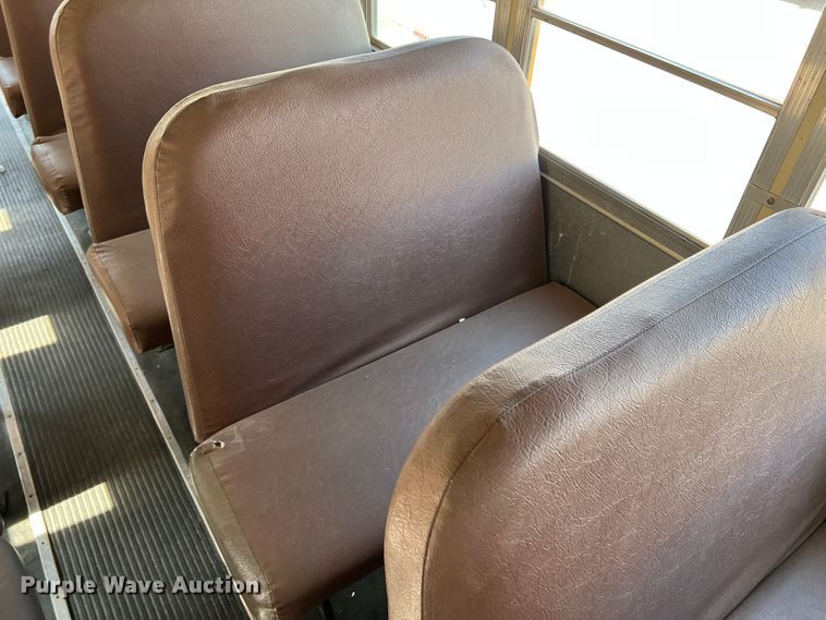 image for item IG9434 1998 Ford B800  school bus