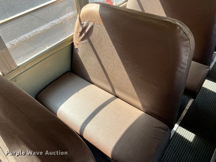 image for item IG9434 1998 Ford B800  school bus