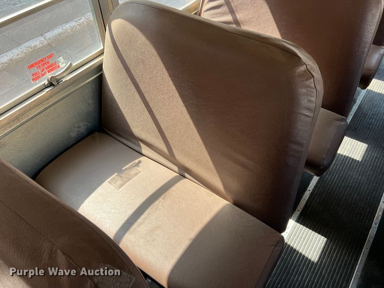 image for item IG9434 1998 Ford B800  school bus