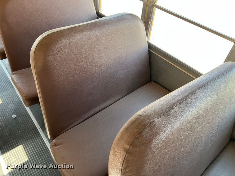 image for item IG9434 1998 Ford B800  school bus