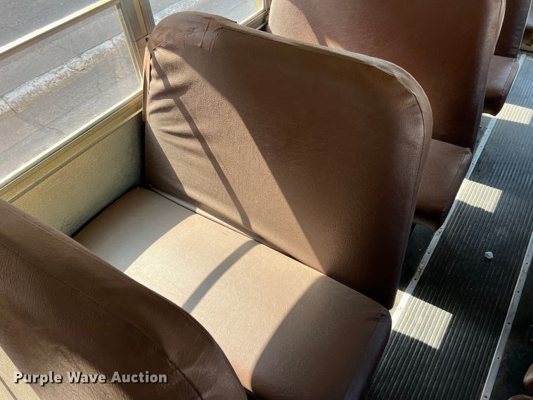 image for item IG9434 1998 Ford B800  school bus