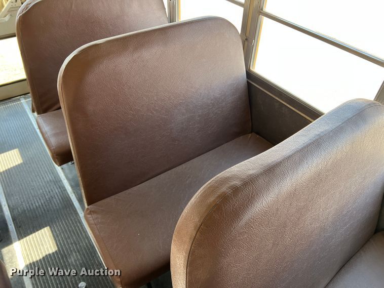 image for item IG9434 1998 Ford B800  school bus