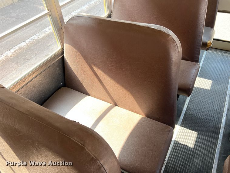 image for item IG9434 1998 Ford B800  school bus