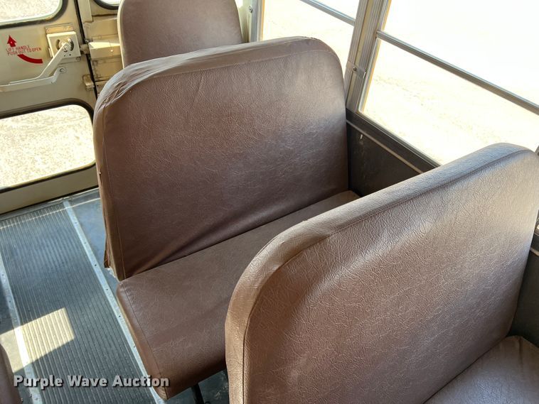 image for item IG9434 1998 Ford B800  school bus