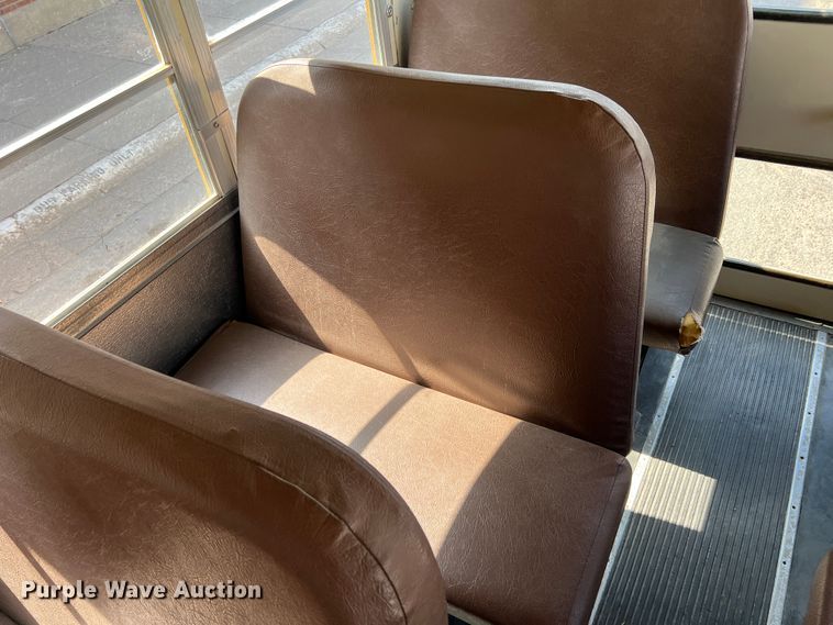 image for item IG9434 1998 Ford B800  school bus