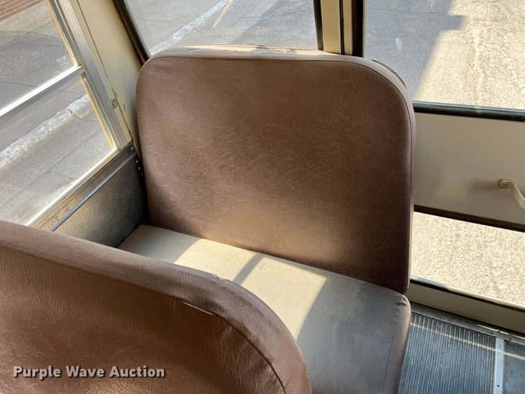 image for item IG9434 1998 Ford B800  school bus