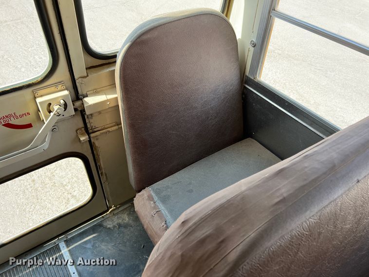 image for item IG9434 1998 Ford B800  school bus