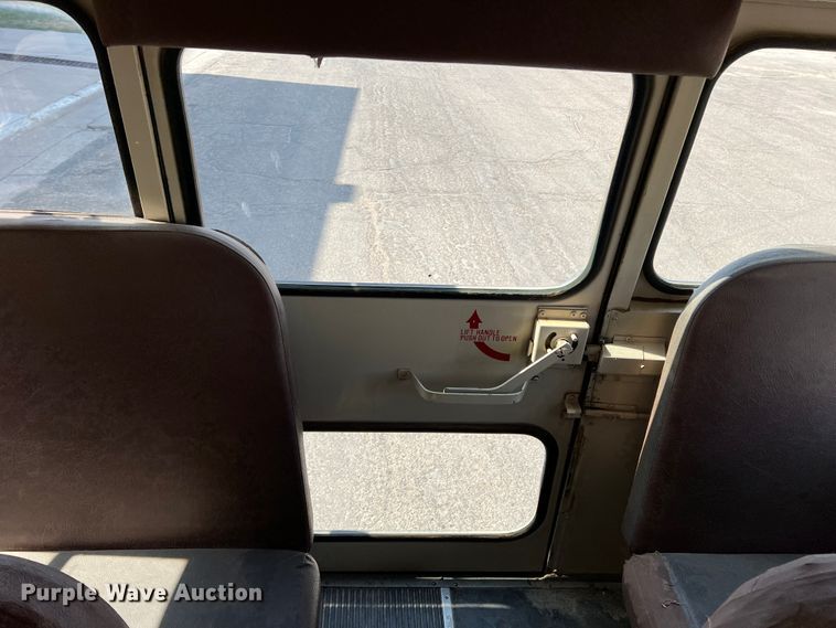 image for item IG9434 1998 Ford B800  school bus