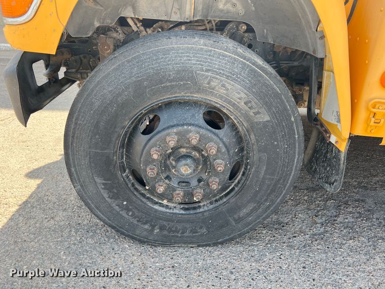 image for item IG9434 1998 Ford B800  school bus