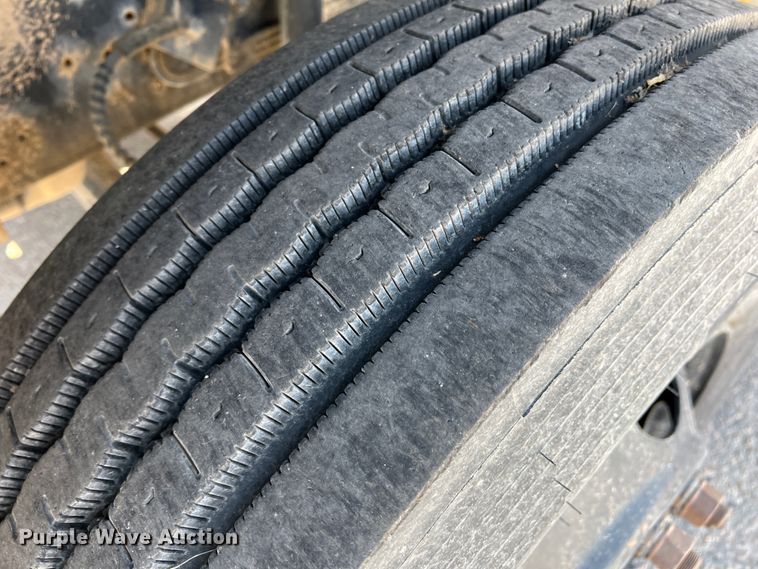 image for item IG9434 1998 Ford B800  school bus