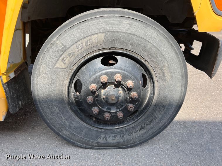 image for item IG9434 1998 Ford B800  school bus