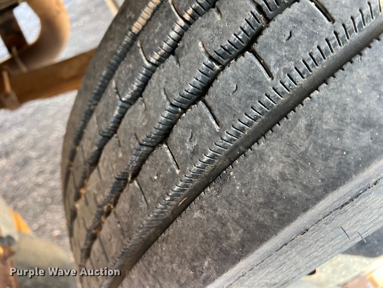 image for item IG9434 1998 Ford B800  school bus