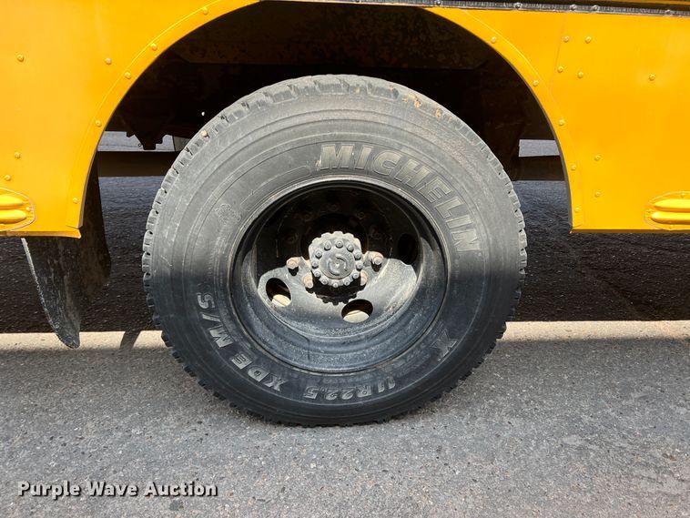image for item IG9434 1998 Ford B800  school bus