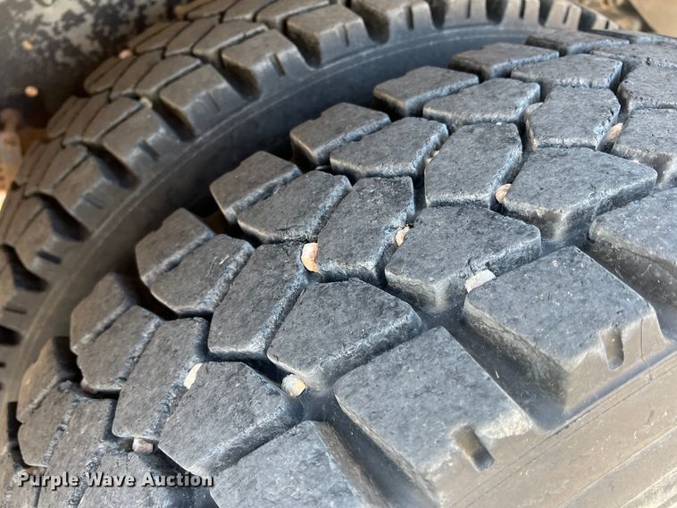 image for item IG9434 1998 Ford B800  school bus