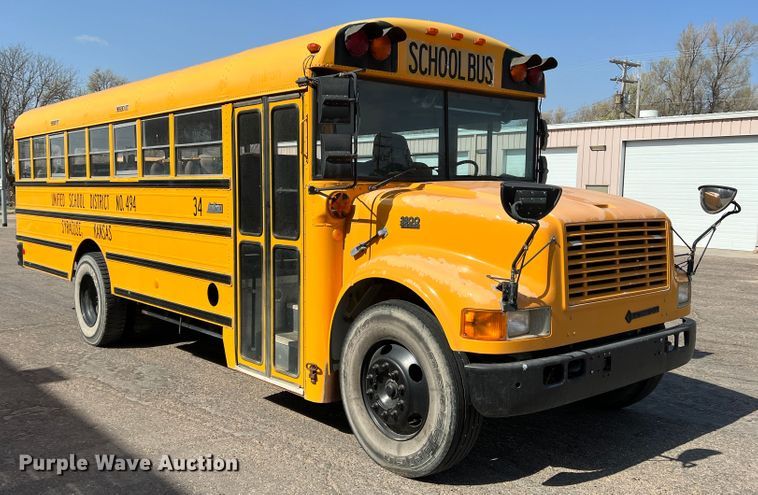 image for item IG9435 1999 International 3800  school bus