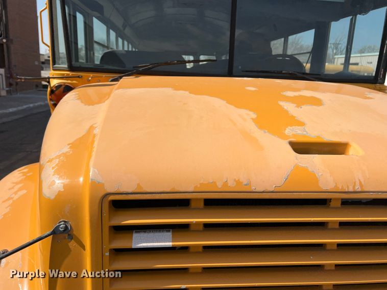 image for item IG9435 1999 International 3800  school bus